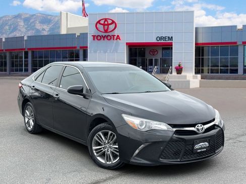 Used 2017 Toyota Camry SE image 1