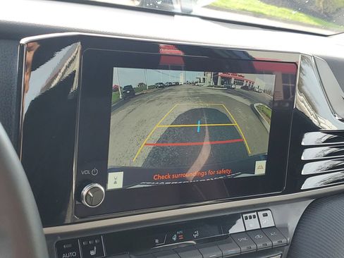 Used 2025 Toyota Camry SE w/ Convenience Package image 27