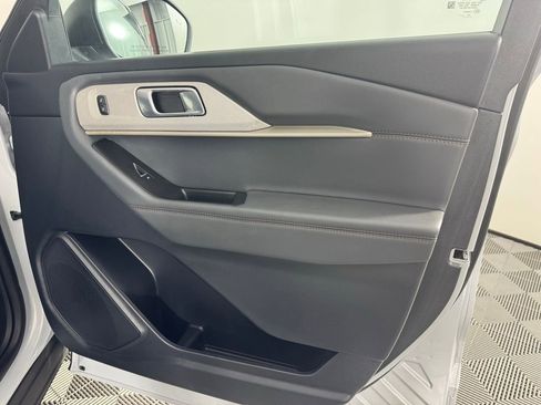 Used 2026 Ford Explorer Active RWD image 33