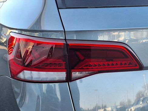 Certified 2022 Volkswagen Taos SE image 24