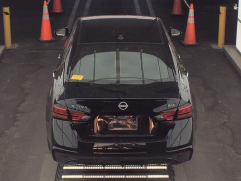 Used 2024 Nissan Altima 2.5 SV image 10