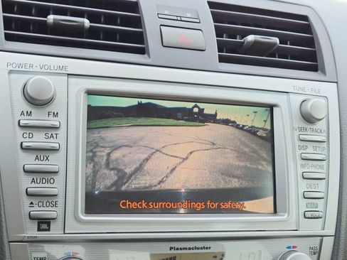 Used 2011 Toyota Camry XLE w/ SE/XLE Extra-Value Pkg FWD image 26