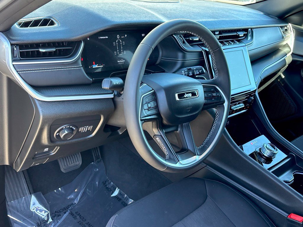 Used 2025 Jeep Grand Cherokee L Laredo RWD image 16