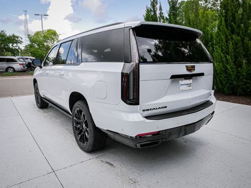 Used 2026 Cadillac Escalade ESV Sport w/ LPO, ONYX Package AWD/4WD image 9