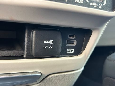 Used 2022 Chrysler Pacifica Touring-L image 33