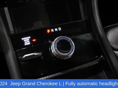 Used 2024 Jeep Grand Cherokee L Limited w/ Luxury Tech Group II AWD/4WD image 24