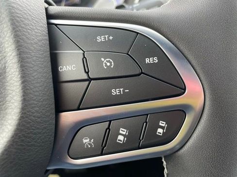 New 2026 Chrysler Pacifica Limited w/ Uconnect Theater Family Group FWD image 19