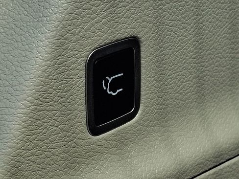 Used 2024 Chrysler Pacifica Touring-L FWD image 29