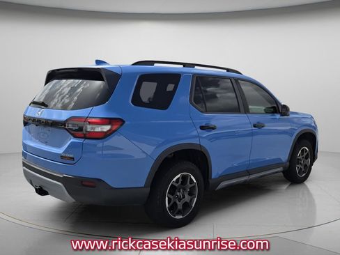 Used 2024 Honda Pilot TrailSport image 5