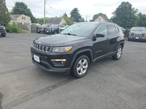 Used 2020 Jeep Compass Latitude w/ Cold Weather Group AWD/4WD image 3
