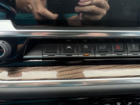 New 2026 Chevrolet Silverado 1500 RST w/ Redline Edition AWD/4WD image 18