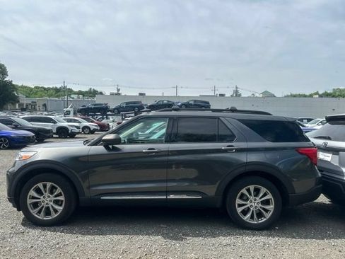 Used 2020 Ford Explorer XLT w/ Equipment Group 202A AWD/4WD image 2