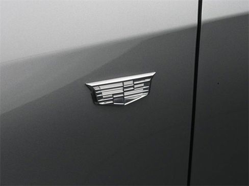 Used 2024 Cadillac XT4 Premium Luxury image 13