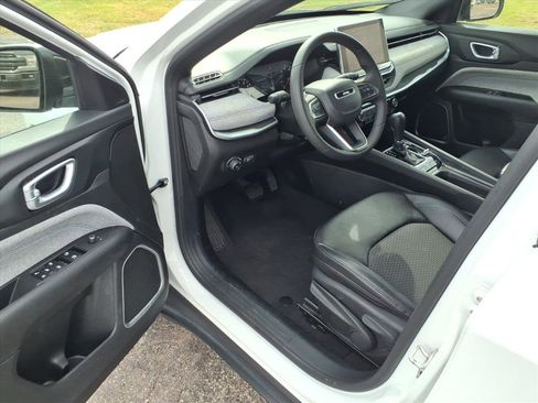 Used 2024 Jeep Compass Latitude image 6