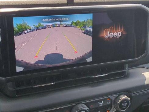 Used 2024 Jeep Wrangler Unlimited Rubicon 4xe w/ Convenience Group AWD/4WD image 19