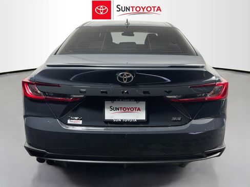 Used 2026 Toyota Camry SE FWD image 5