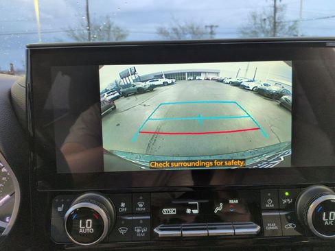 Used 2023 Toyota Highlander XLE image 20