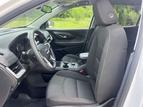 Used 2022 GMC Terrain SLE w/ Driver Convenience Package FWD image 11