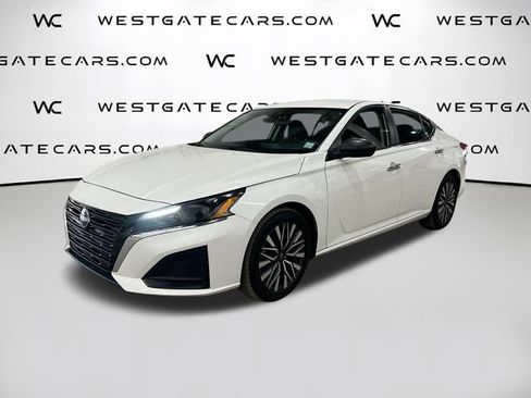 Used 2024 Nissan Altima 2.5 SV FWD image 1