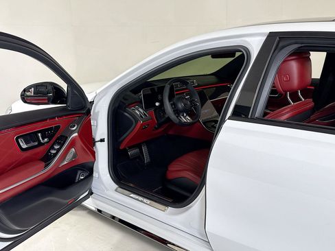 Used 2025 Mercedes-Benz S 63 AMG S image 12