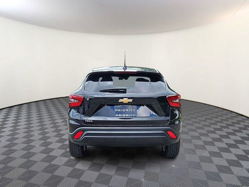 Used 2025 Chevrolet Trax LS w/ LS Convenience Package FWD image 5