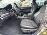 Used 2016 Toyota Camry SE image 3