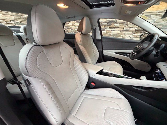Certified 2023 Hyundai Elantra Limited w/ Preferred Accessory Package FWD image 18