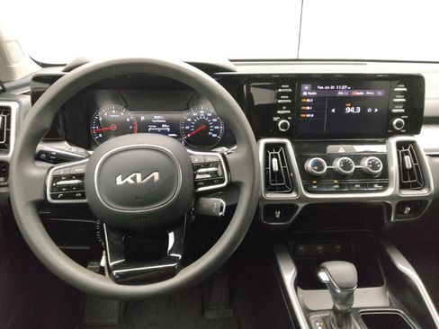Used 2023 Kia Sorento LX image 22