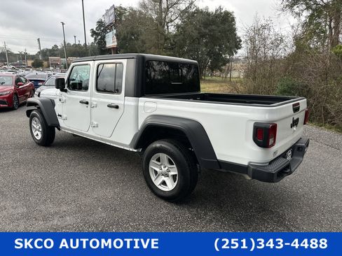 Used 2023 Jeep Gladiator Sport image 3