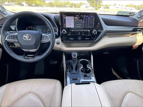 Used 2020 Toyota Highlander Limited FWD image 13