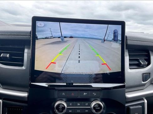 Used 2024 Ford Expedition XLT image 21