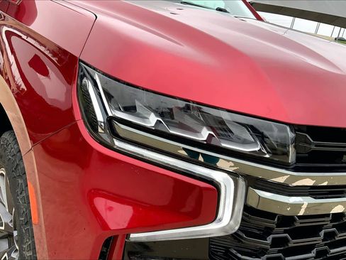 Used 2021 Chevrolet Tahoe Z71 w/ Luxury Package AWD/4WD image 27