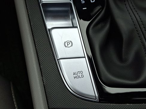 Certified 2025 Hyundai Elantra SEL FWD image 25