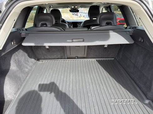 Used 2023 Volvo XC60 B5 Plus w/ Protection Package Premier AWD/4WD image 18
