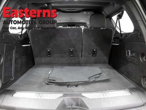 Used 2025 GMC Yukon XL Denali AWD/4WD image 9