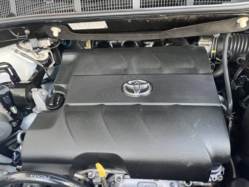 Used 2014 Toyota Sienna LE image 12