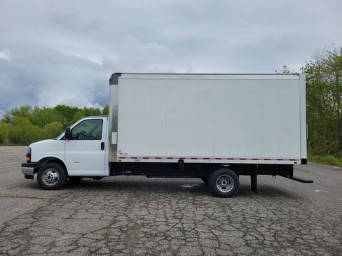 New 2025 GMC Savana 3500 Extended w/ Power Convenience Package RWD image 2