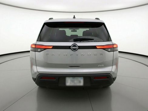 Used 2025 Nissan Pathfinder SV image 7