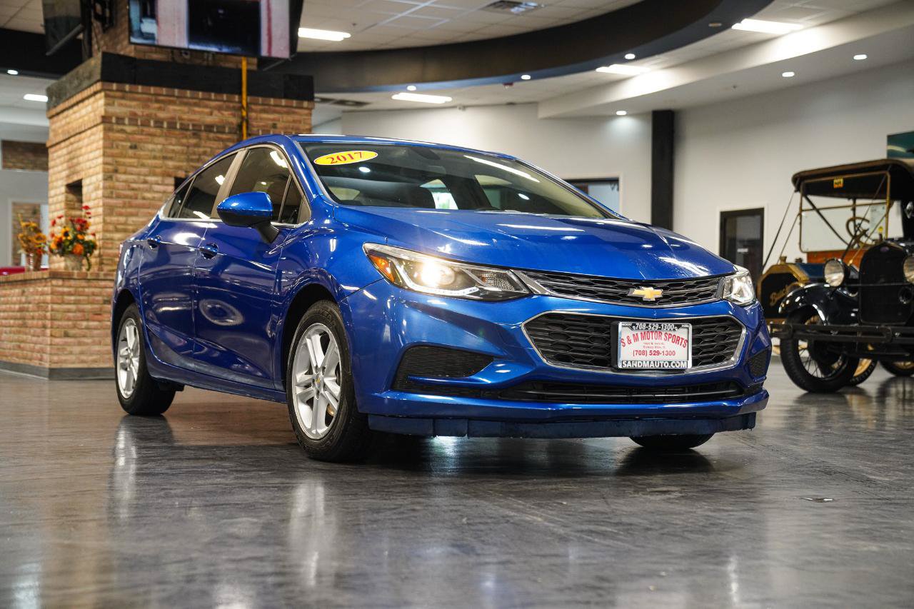 Used 2017 Chevrolet Cruze LT FWD image 5