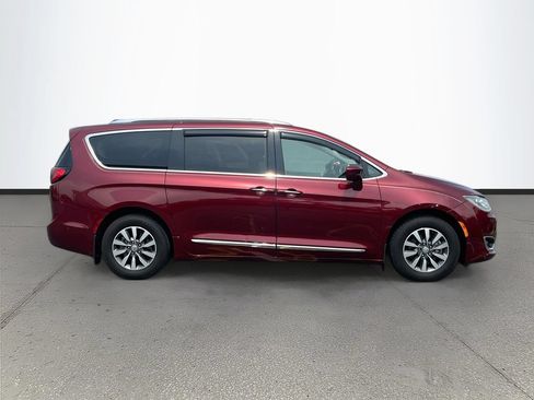 Used 2020 Chrysler Pacifica Touring-L Plus w/ Advanced Safetytec Group FWD image 8