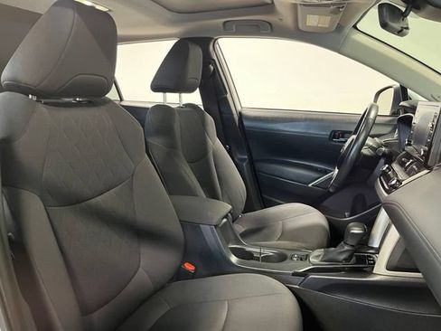 Used 2022 Toyota Corolla Cross LE w/ Moonroof Package AWD/4WD image 10