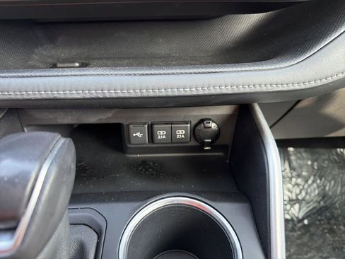 Used 2021 Toyota Highlander XLE image 35