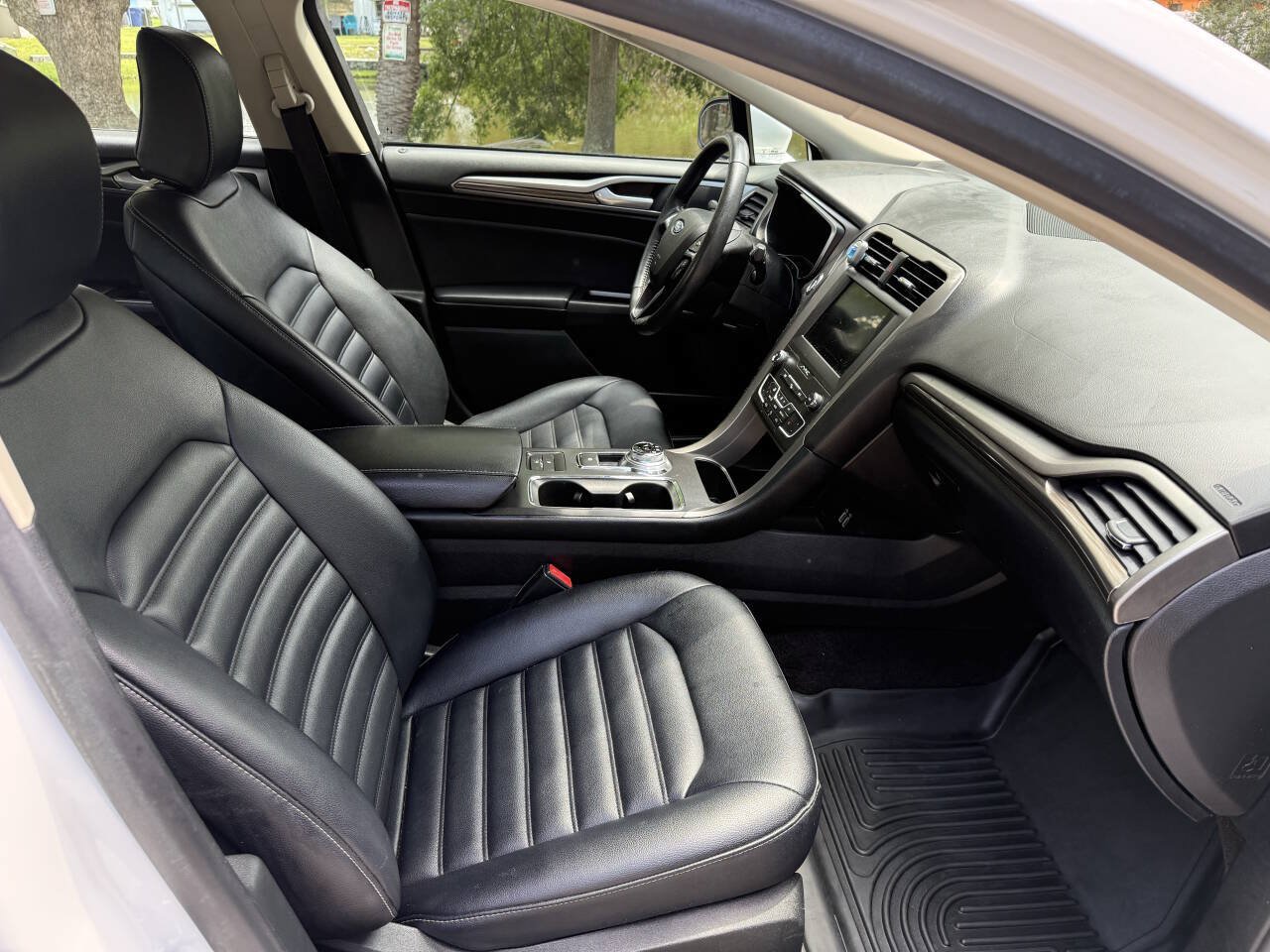 Used 2020 Ford Fusion SEL FWD image 12