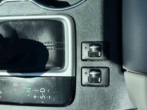Used 2017 Toyota Highlander XLE w/ Carpet Mat Package AWD/4WD image 19