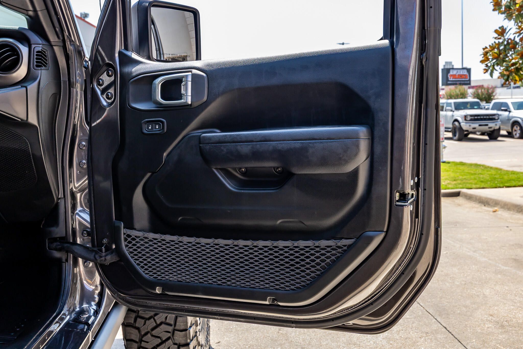 Used 2023 Jeep Wrangler Unlimited Sport AWD/4WD image 38