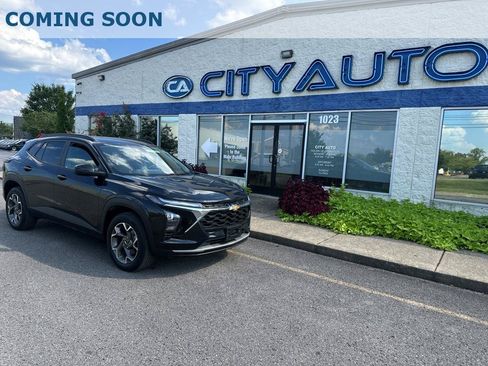 Used 2025 Chevrolet Trax LT w/ LT Convenience Package FWD image 1