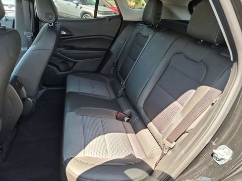 Used 2025 Chevrolet Trax LT w/ LT Convenience Package FWD image 27