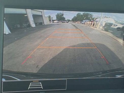 Used 2024 GMC Terrain SLE w/ Driver Convenience Package FWD image 9