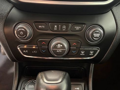 Used 2022 Jeep Cherokee Latitude Lux AWD/4WD image 7