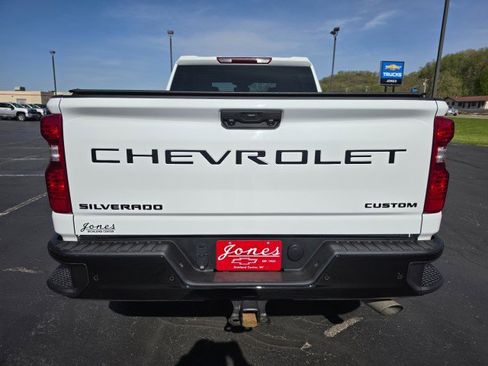 Used 2025 Chevrolet Silverado 2500 Custom w/ Custom Value Package AWD/4WD image 4